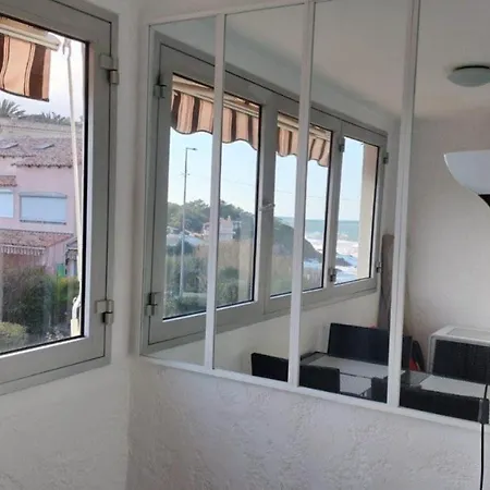 Entre St-raphael Et St-tropez. Pieds Dans L'eau, à Partir De 600 Euros/semaine. *