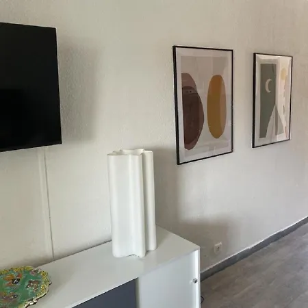 Entre St-raphael Et St-tropez. Pieds Dans L'eau, A Partir De 600 Euros/semaine. Lägenhet *