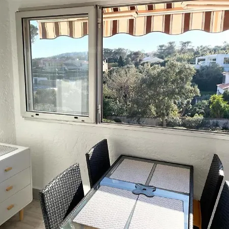 Entre St-raphael Et St-tropez. Pieds Dans L'eau, A Partir De 600 Euros/semaine. * Saint Aygulf