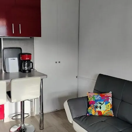 Lägenhet Entre St-raphael Et St-tropez. Pieds Dans L'eau, A Partir De 600 Euros/semaine.