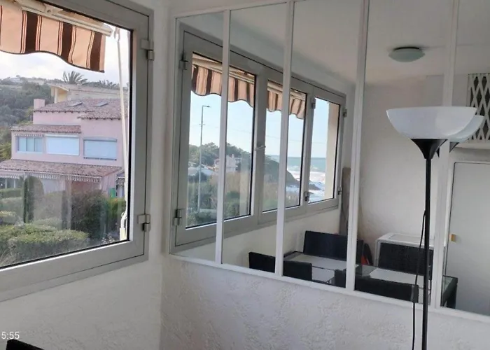 Entre St-raphael Et St-tropez. Pieds Dans L'eau, à Partir De 600 Euros/semaine. *